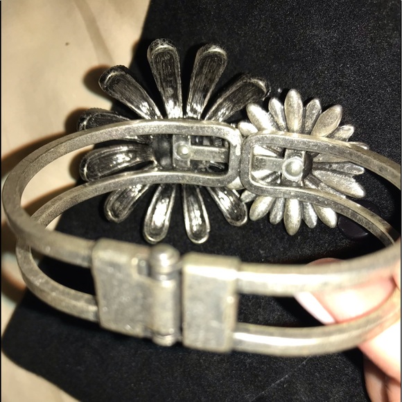 Vintage Rhinestone Starburst Bracelet - Picture 6 of 8